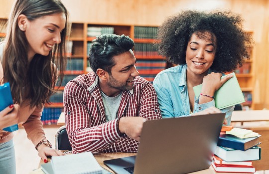 6 Reasons Online Courses May Benefit Community College Students Right Now